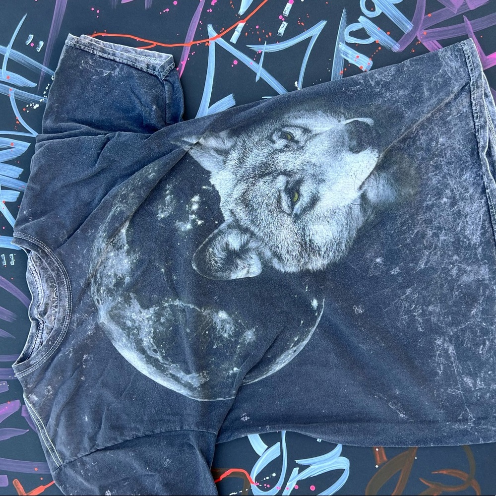Vintage wolf shirt